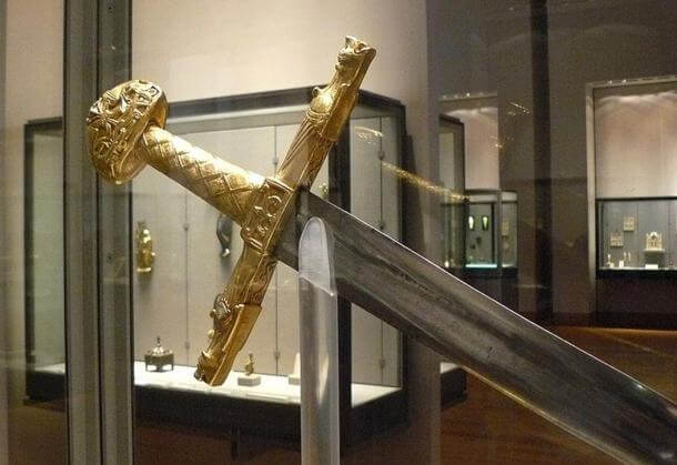 The finely crafted Joyeuse sword.