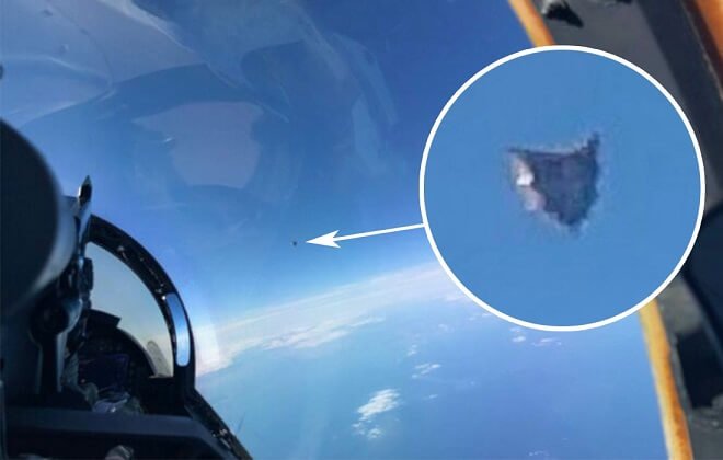 F18 Navy Pilot Uses His iPhone To Take A Picture of UFOs: Pentagon Confirms