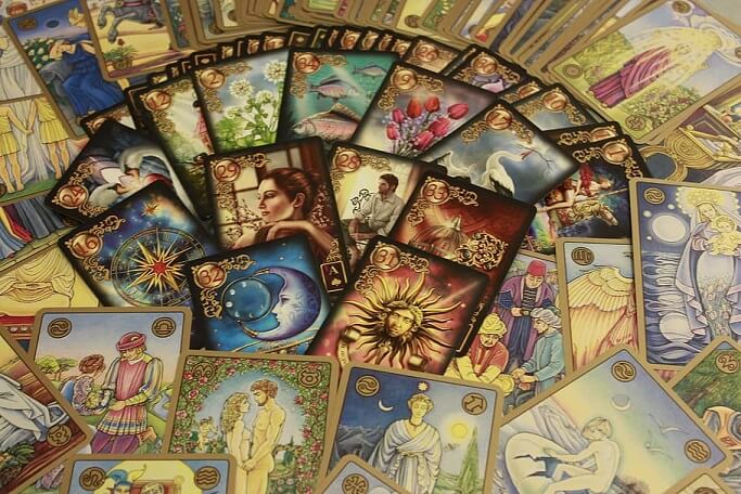 Expanding Your Intuition With Oracle Cards: 6 Easy Exercises