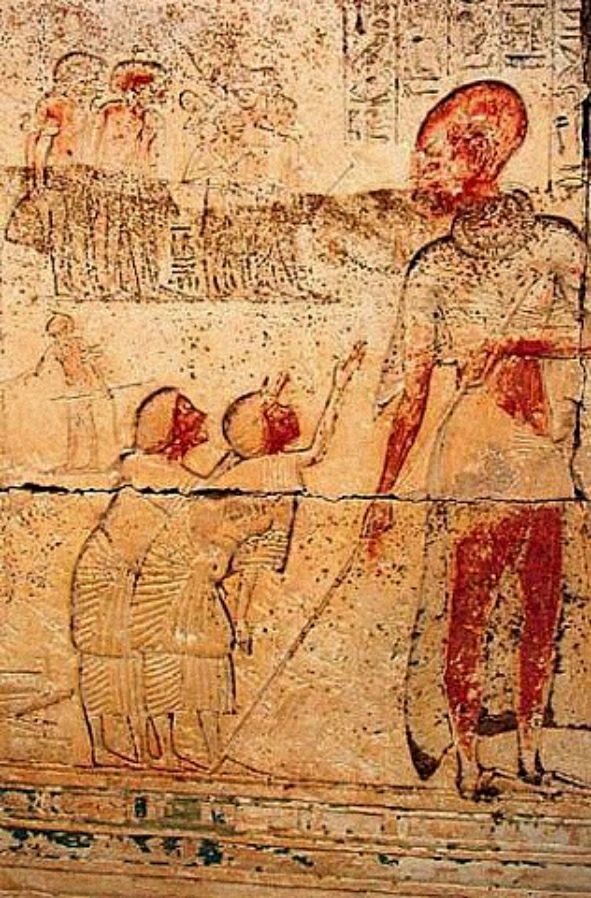 A depiction of a possible giant at Saqqara © Remiren