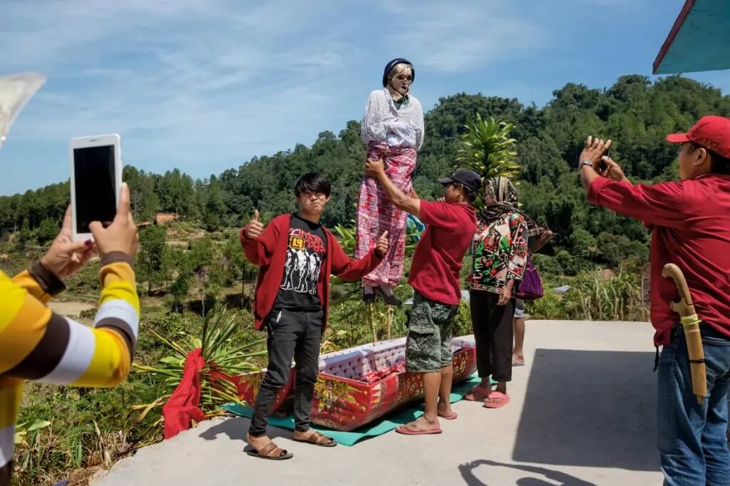 Toraja, The People Of The Walking D.e.a.d.