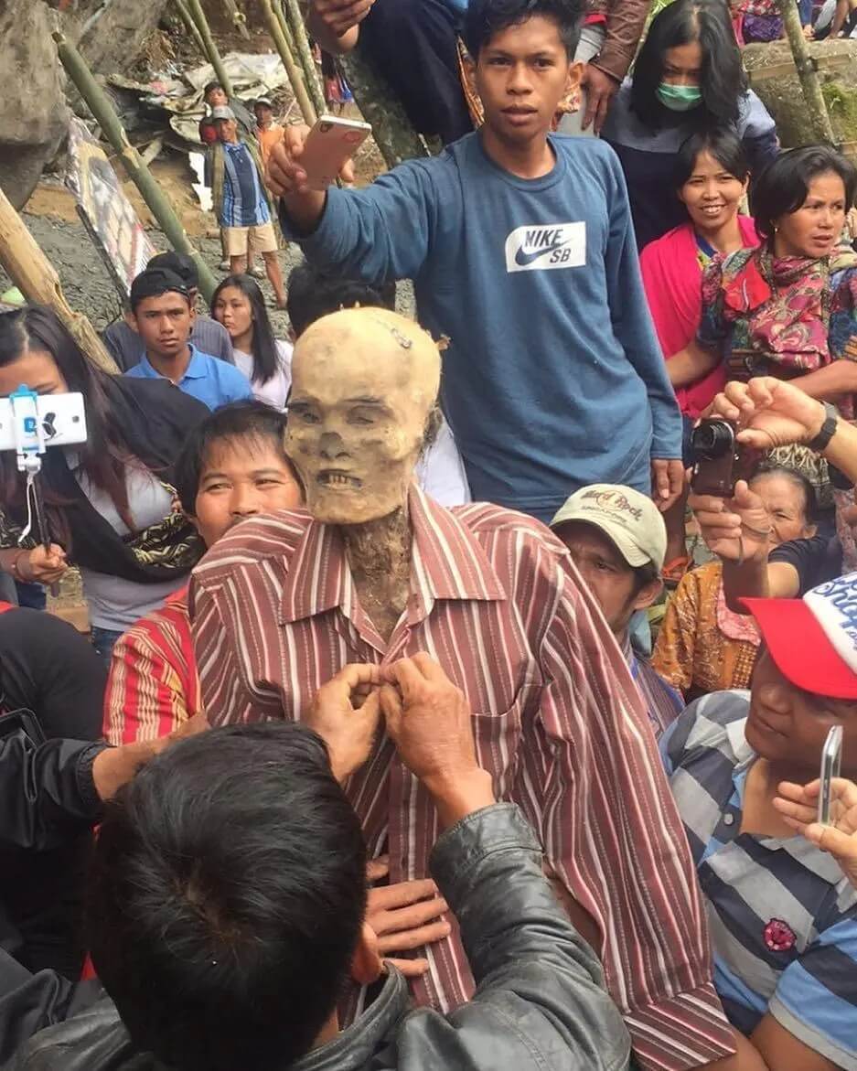 Toraja, The People Of The Walking D.e.a.d.