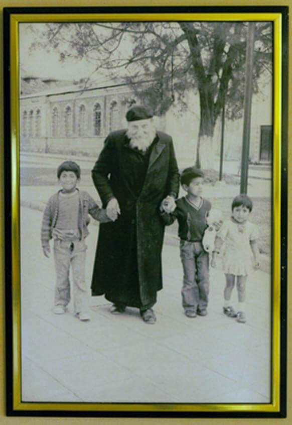 Crespi with some local children. (Crespi Museum in the Universidad Politécnica Salesiana)