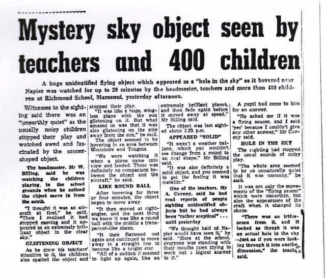 A Giant UFO Seen By 400 Students & Teachers In New Zealand