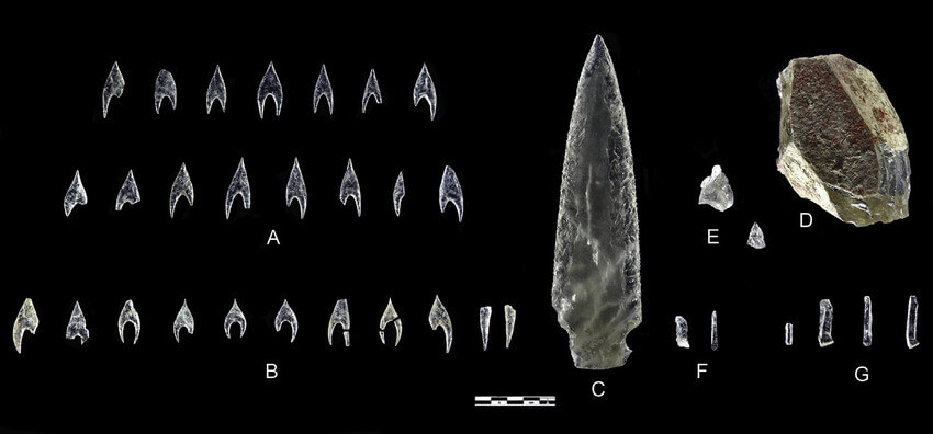 A: Ontiveros arrowheads; B: Montelirio tholos arrowheads; C: Montelirio crystal dagger blade; D: Montelirio tholos core; E: Montelirio knapping debris; F: Montelirio micro-blades; G: Montelirio tholos micro blades ©Miguel Angel Blanco de la Rubia.