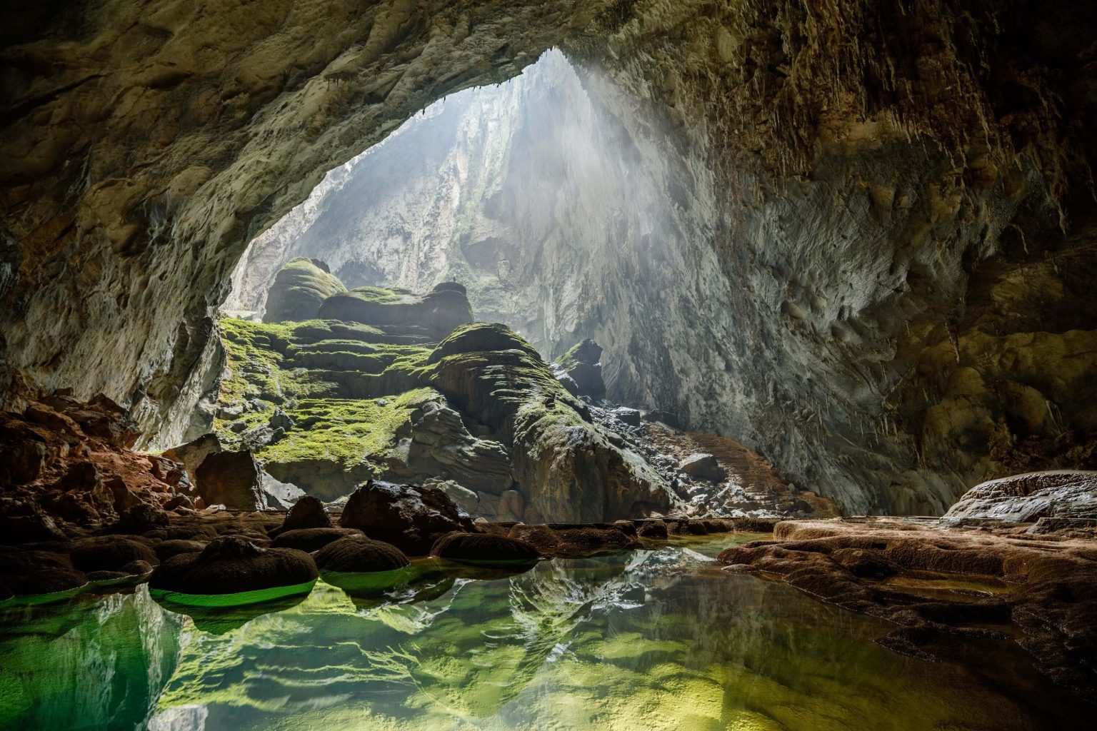 Vietnam Gigantic Underground Cave Could Be Habitat To Ancient Reptilian Race Collective Spark