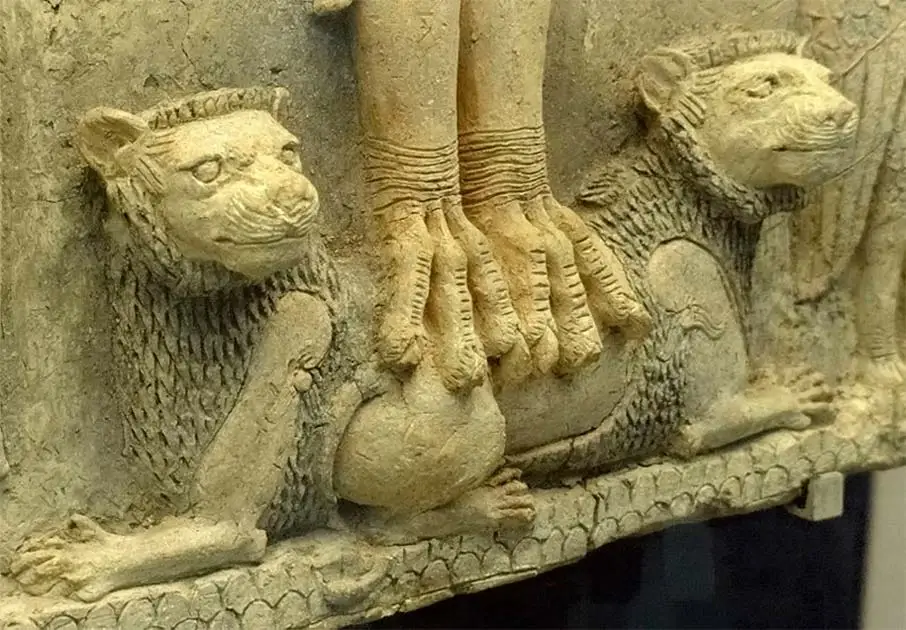 The taloned feet of the Queen of the Night grip the backs of two lions on which she stands 