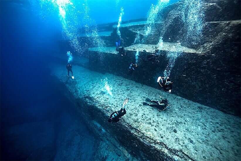 Divers inspecting the underwater site of Yonaguni in Japan. 