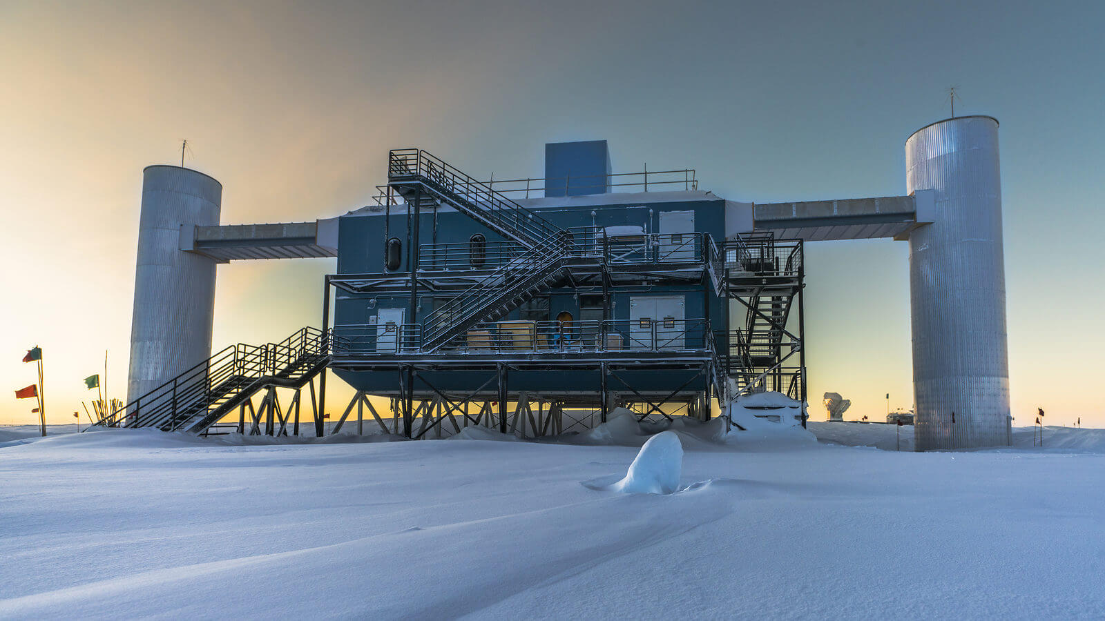 Man Worked In Antarctica Saw Powerful Machines To Contact Alien Crafts In Deep Space