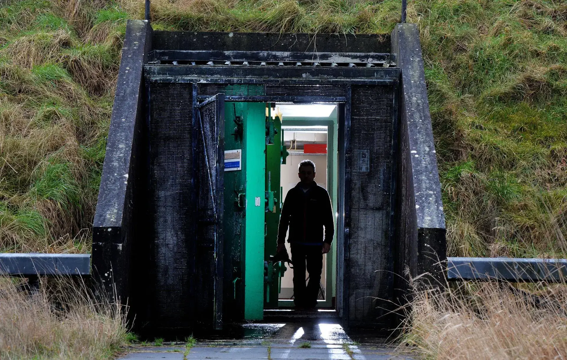 Why Are Billionaires Selling off Stocks & Building Massive Survival Bunkers?