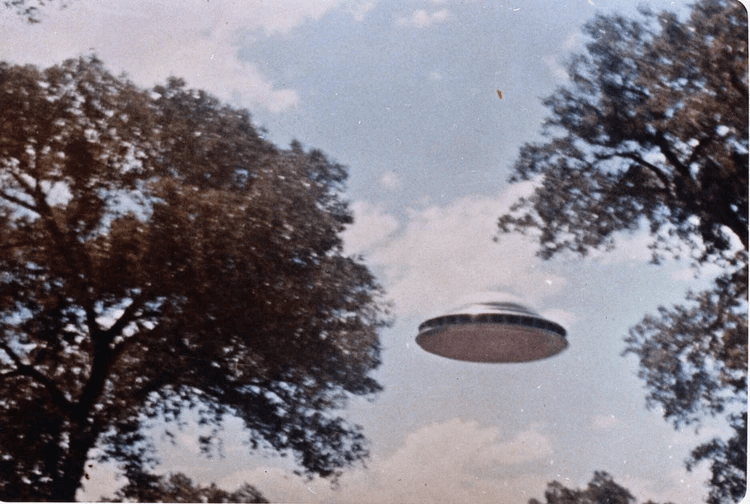 Inexplicable Footage Surfaced of A “Flying Saucer” Shooting Down A US Nuclear Warhead During A Planned Test In 1964