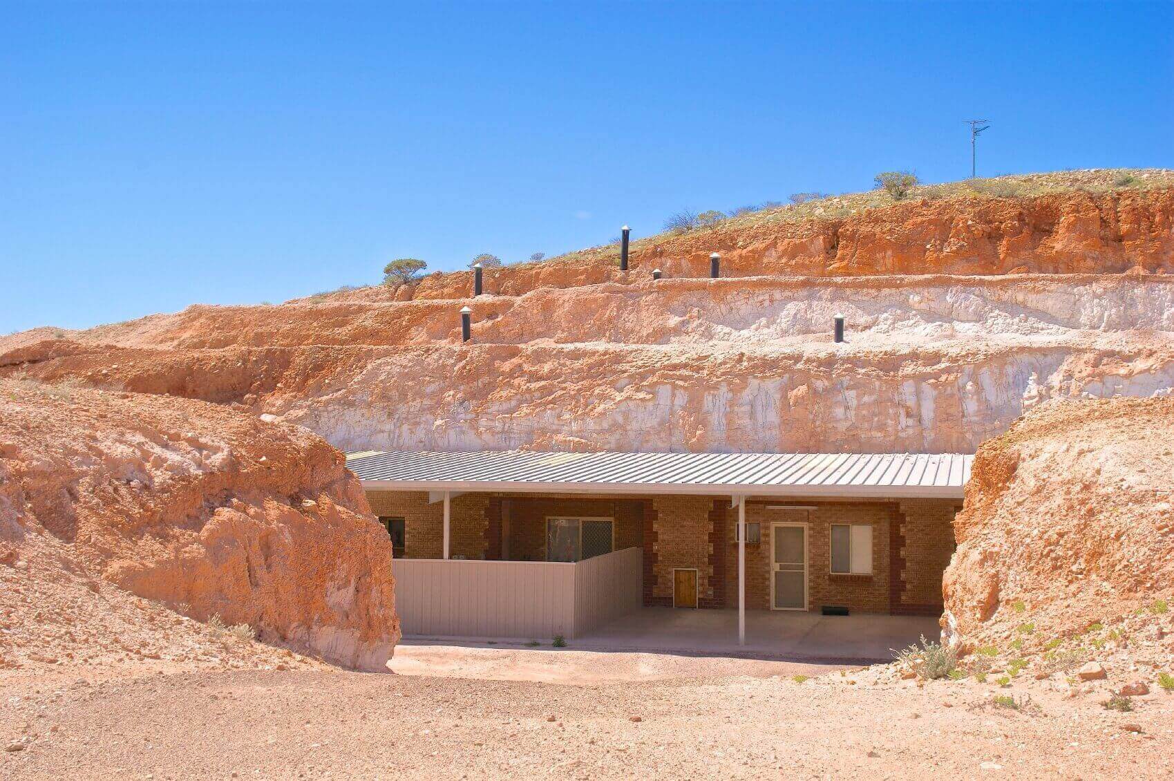 Top Image: Crocodile Harry’s Underground Nest, one of the homes in Coober Pedy.