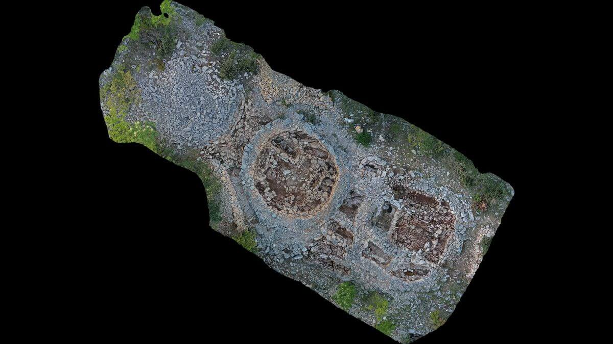 This 3D model shows the burial mound where the helmet was discovered by archaeologists.)