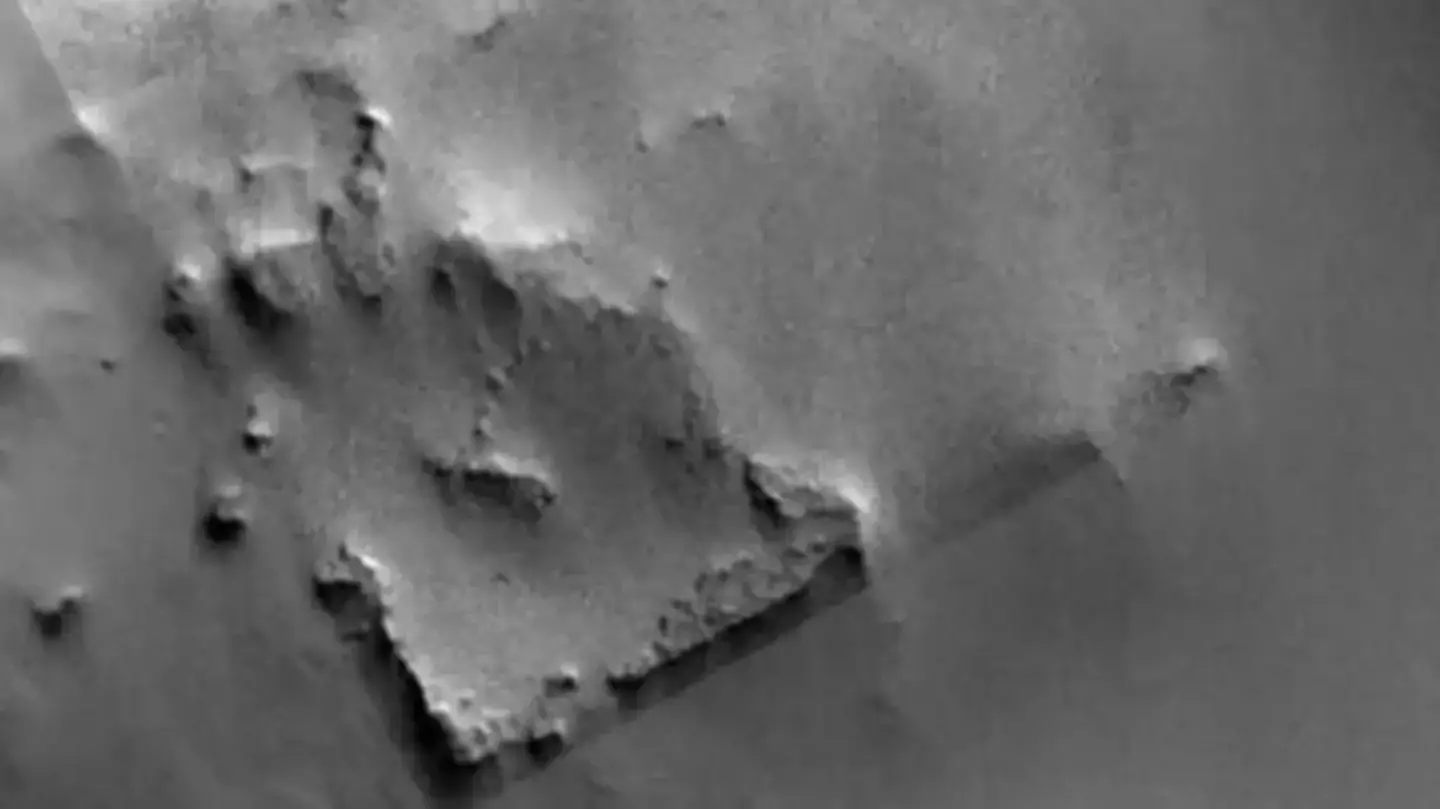 Mysterious Square Structure Spotted On Mars Branded 'Wild’ Has Space Fanatics Completely Baffled