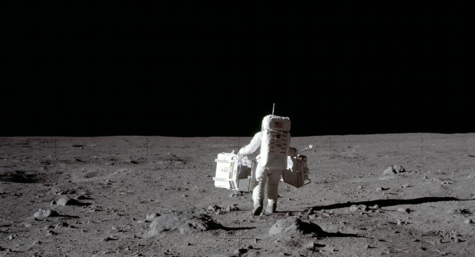 Neil Armstrong Died 11 Years Ago, Now His Family Confirms The Rumours!