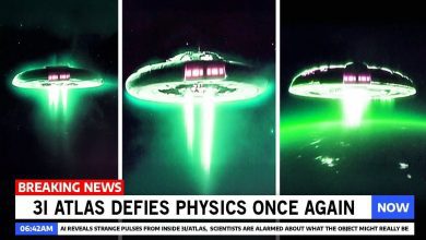 Interstellar object 3I/ATLAS glowing green as it passes Mars, with unusual emissions visible.