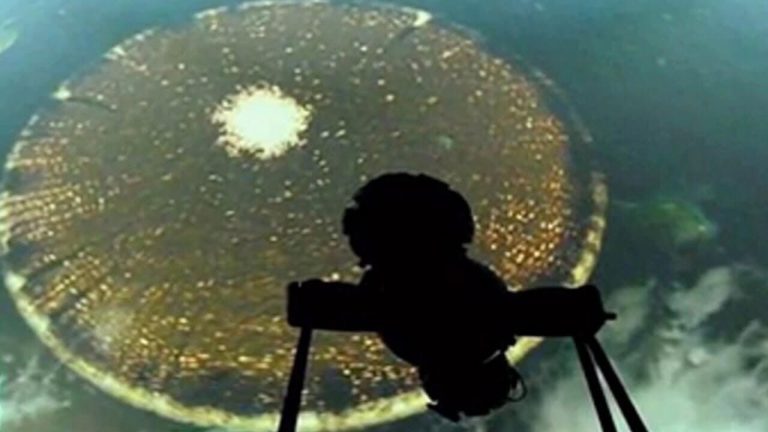 Enormous 3,000 mile wide UFO passing near earth